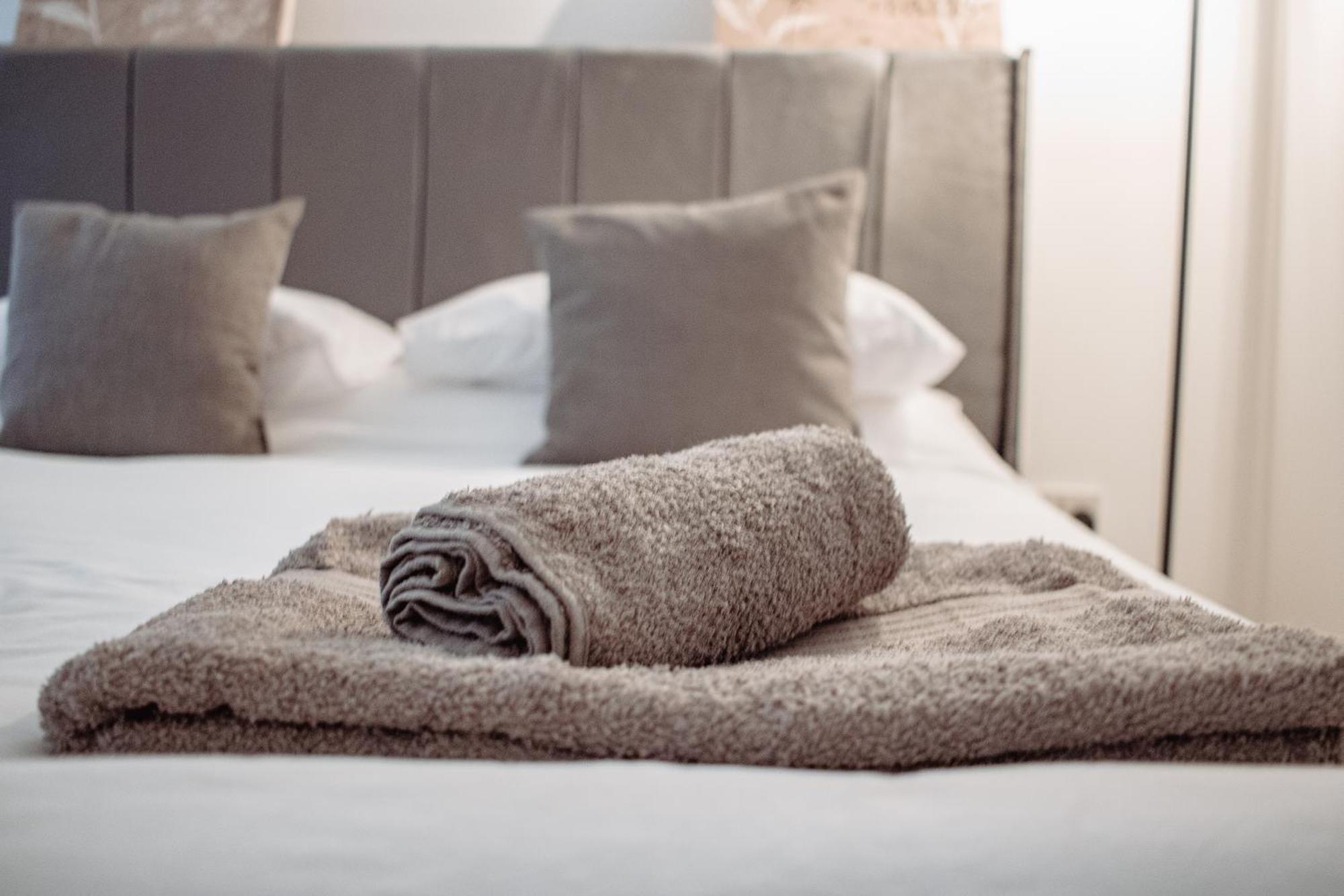 & Spacious, Sleeps 8, Perfect For Groups *