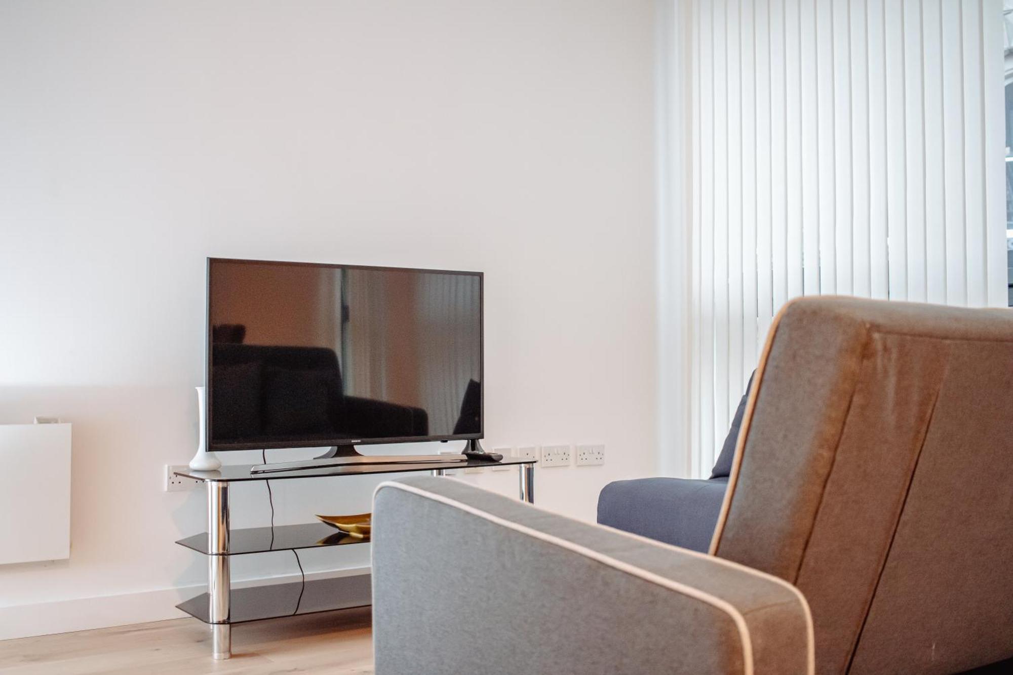 & Spacious, Sleeps 8, Perfect For Groups Apartment
