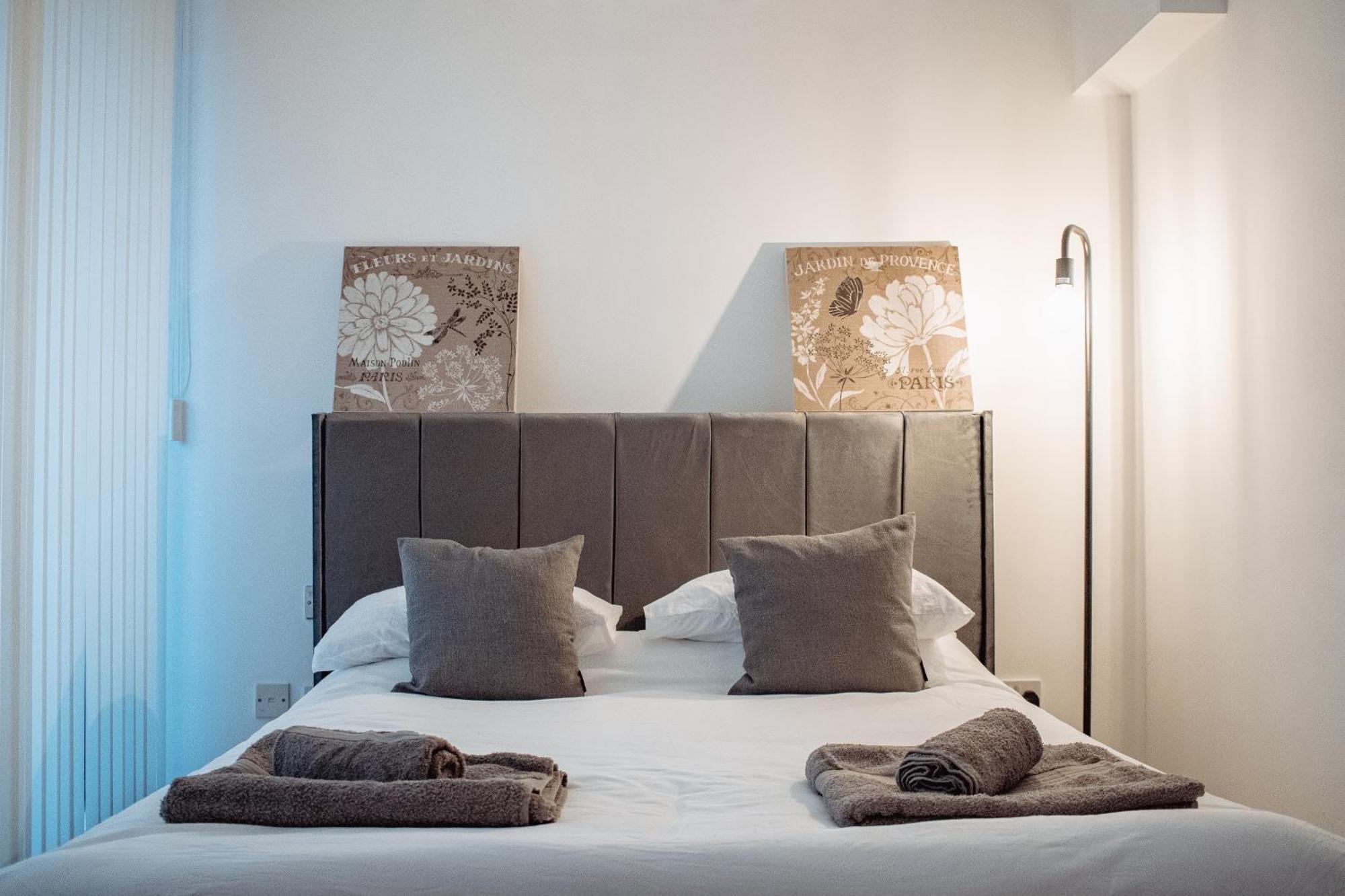 & Spacious, Sleeps 8, Perfect For Groups Apartment *