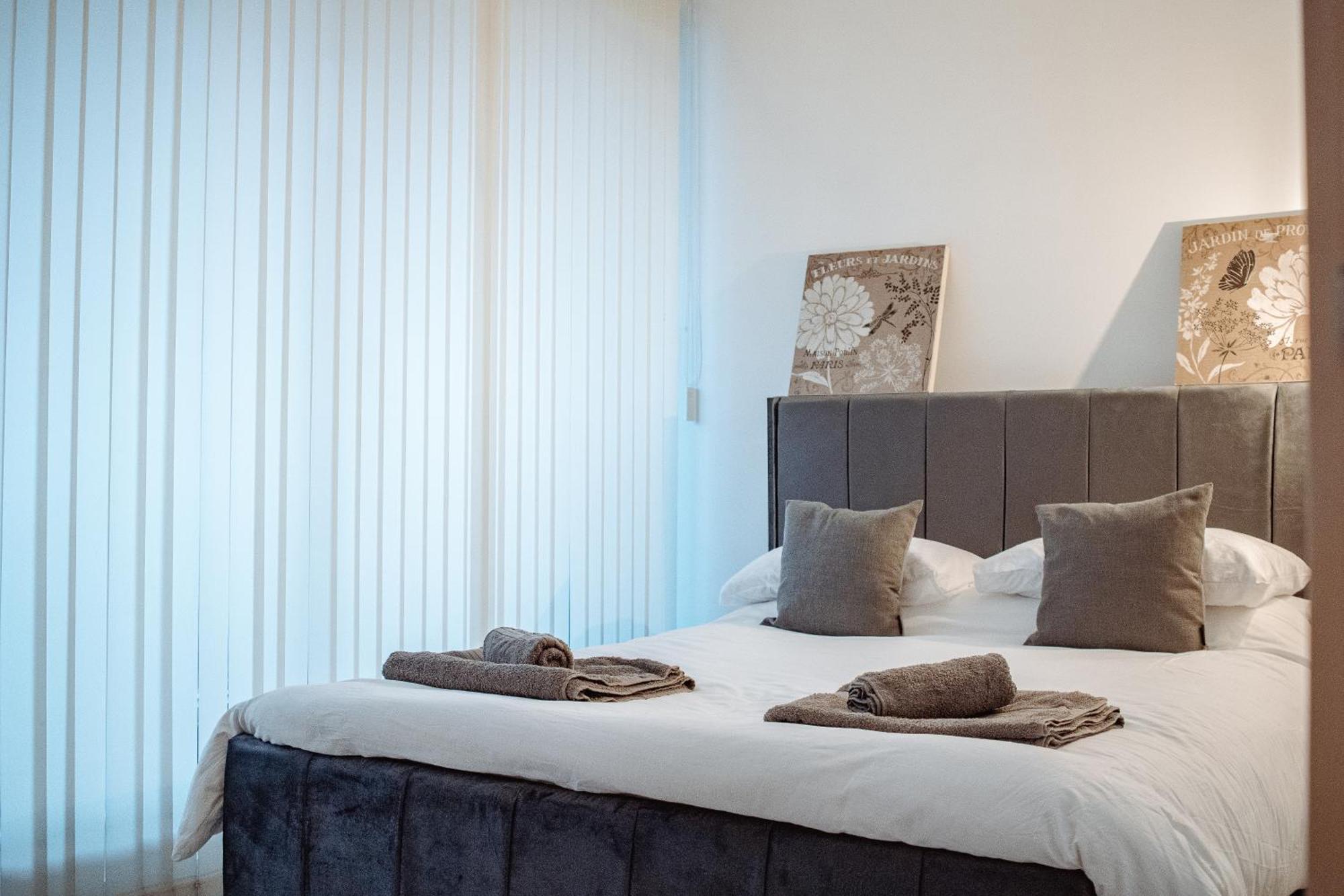 Apartment & Spacious, Sleeps 8, Perfect For Groups *
