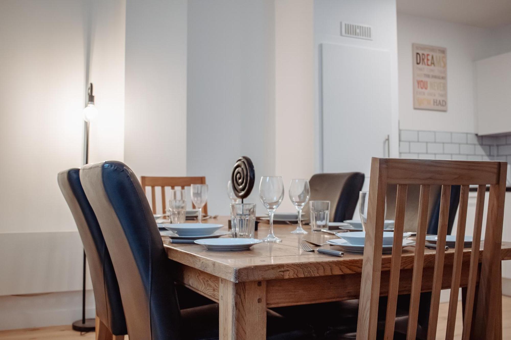 & Spacious, Sleeps 8, Perfect For Groups Apartment Leeds (West Yorkshire)