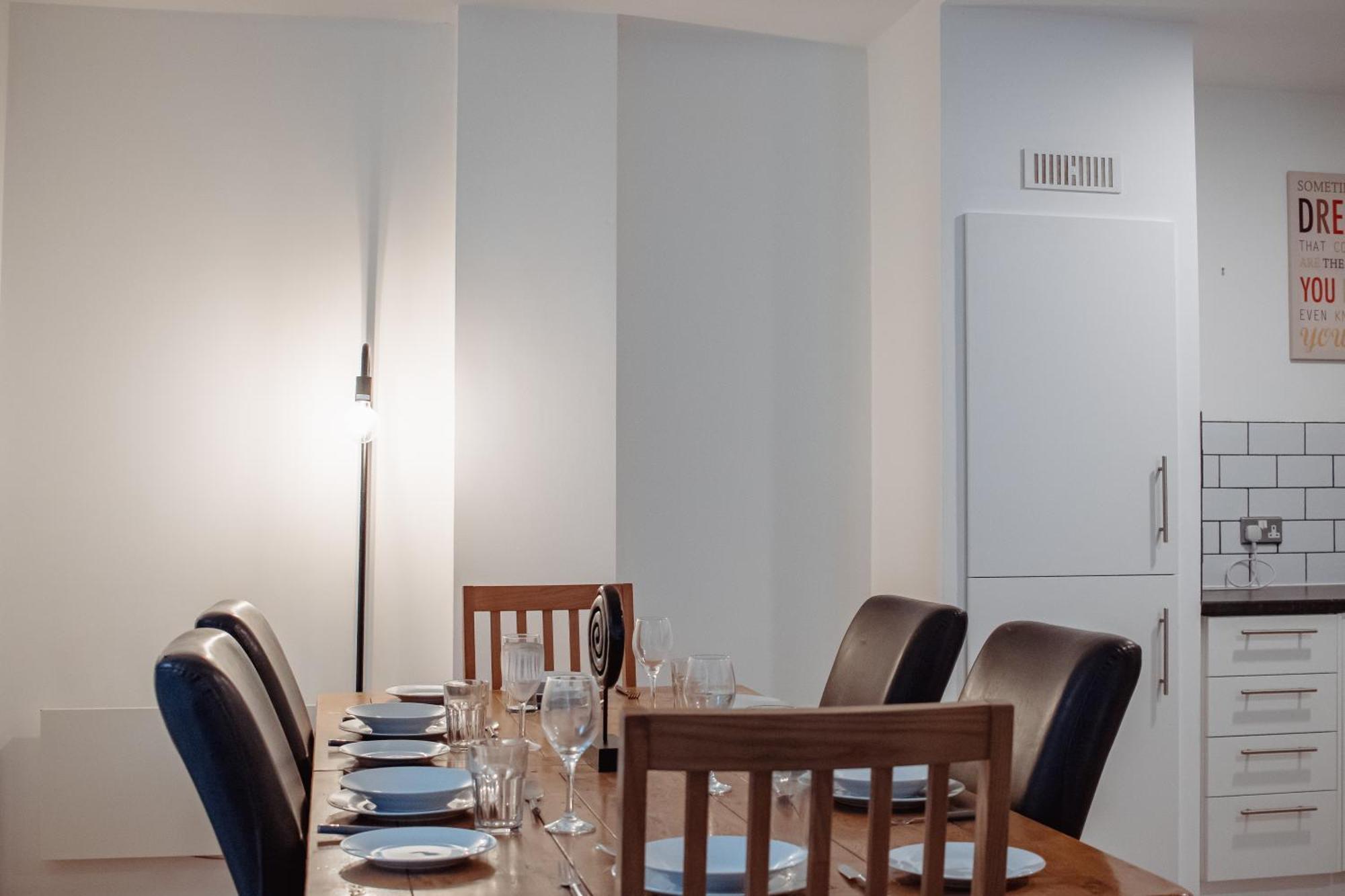 & Spacious, Sleeps 8, Perfect For Groups * Leeds (West Yorkshire)