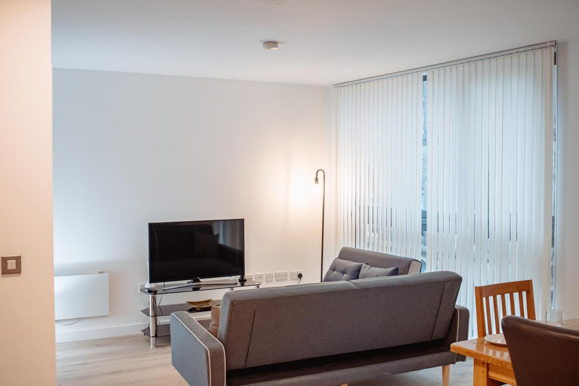 & Spacious, Sleeps 8, Perfect For Groups Apartment