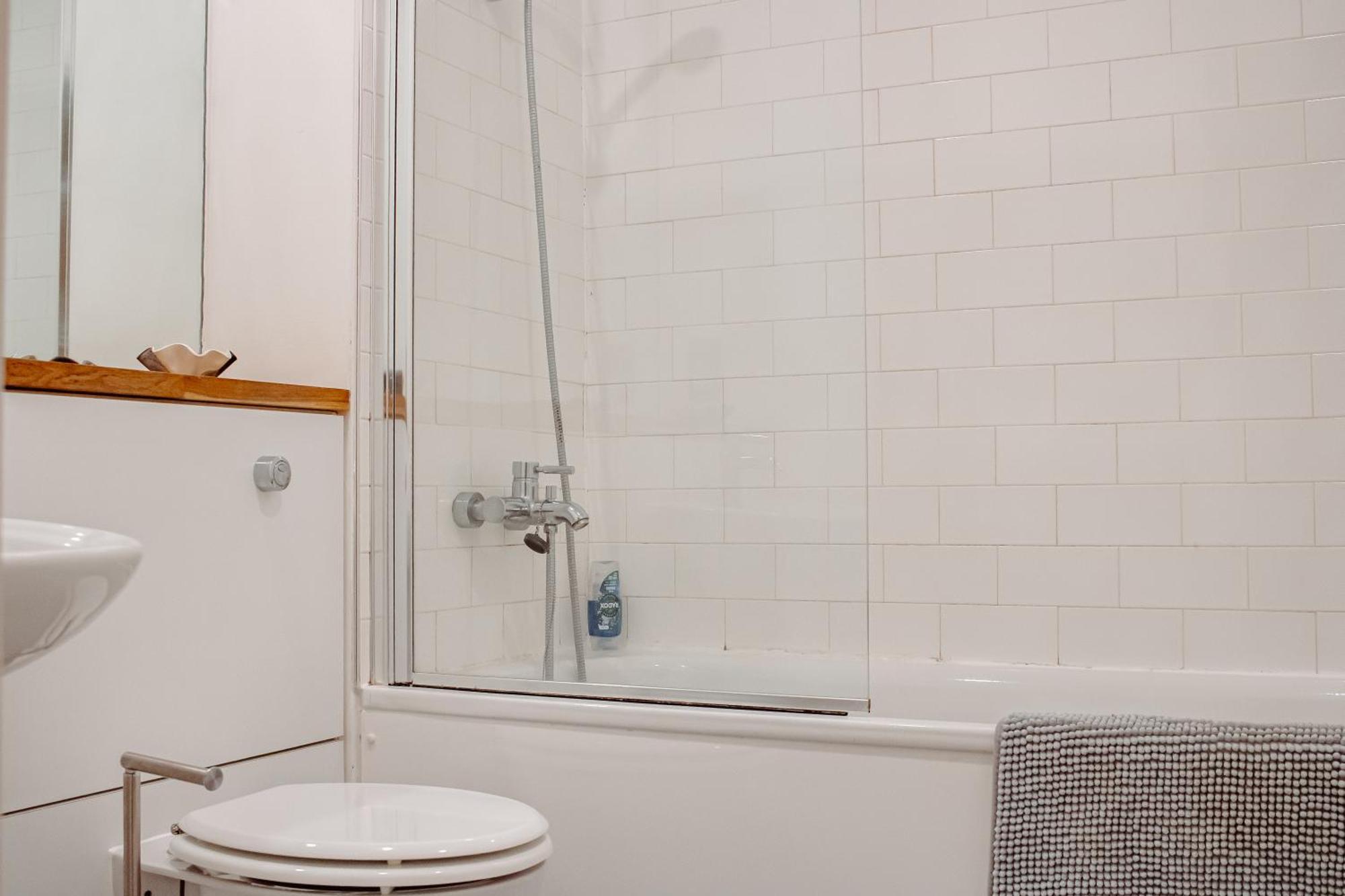 Apartment & Spacious, Sleeps 8, Perfect For Groups *