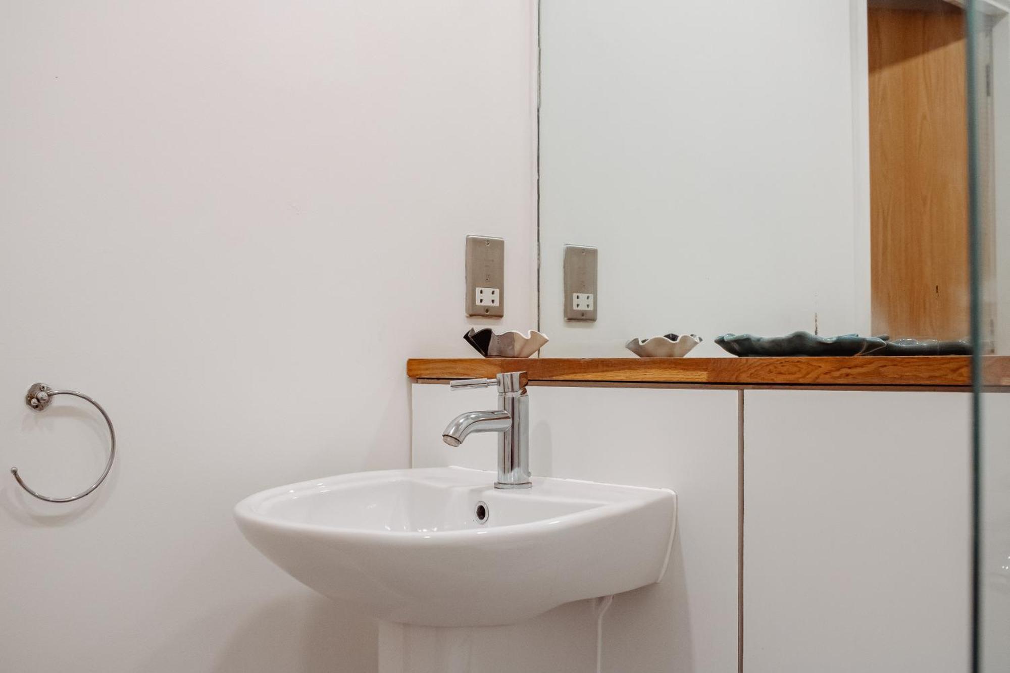 & Spacious, Sleeps 8, Perfect For Groups Apartment Leeds (West Yorkshire)