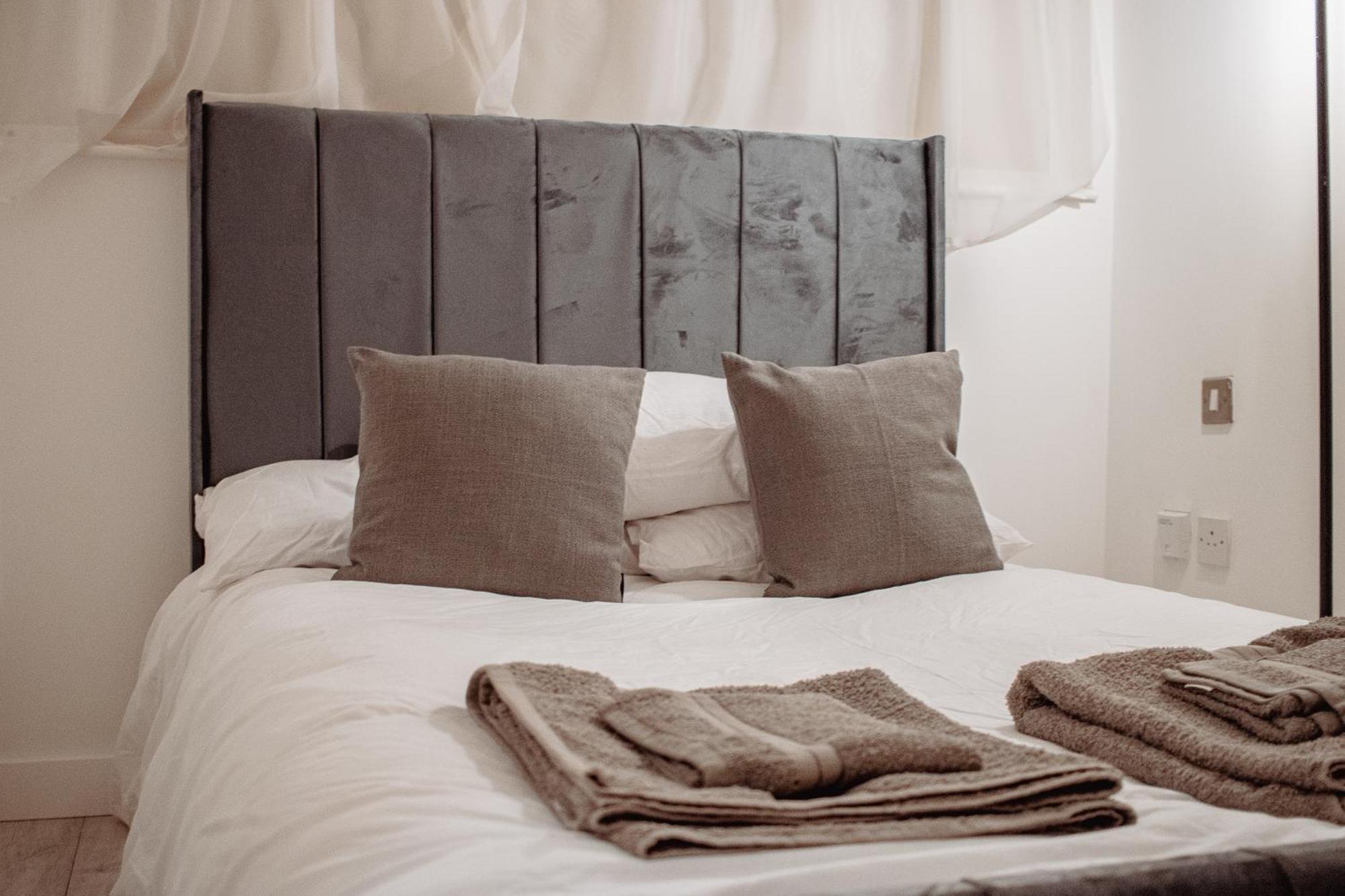 Apartment & Spacious, Sleeps 8, Perfect For Groups