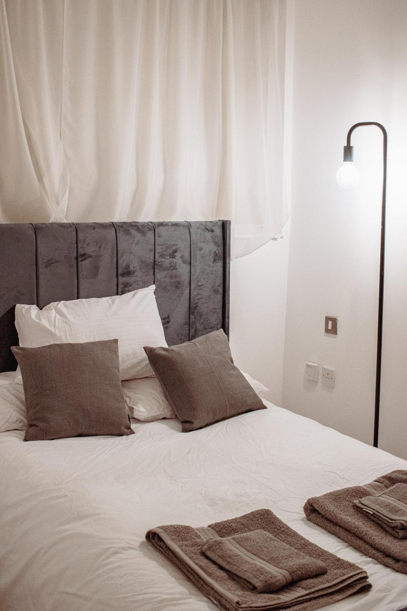 & Spacious, Sleeps 8, Perfect For Groups Apartment
